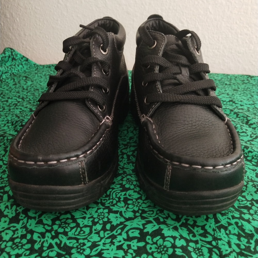 Choahe Leather Ankle Books. Warmly Fleece Lining Only wear 1 time.